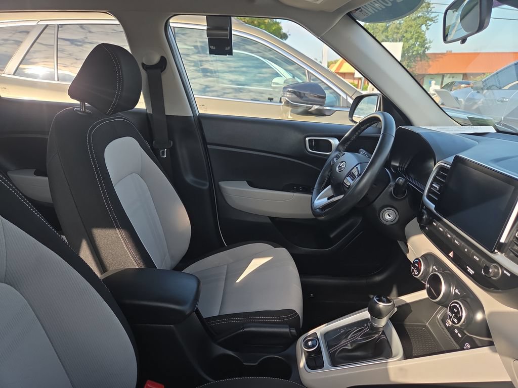 Certified 2023 Hyundai Venue SEL FWD image 10