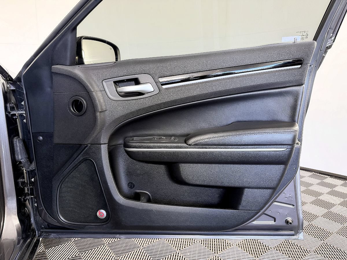 Used 2017 Chrysler 300 S RWD image 40