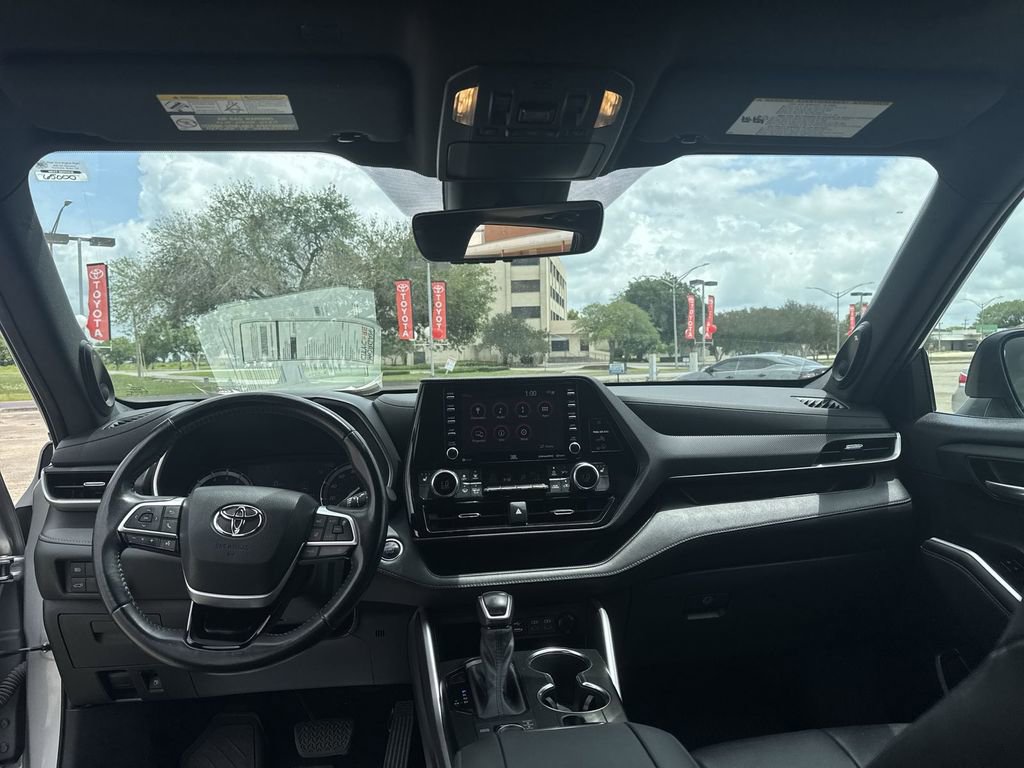 Used 2022 Toyota Highlander XSE AWD/4WD image 31