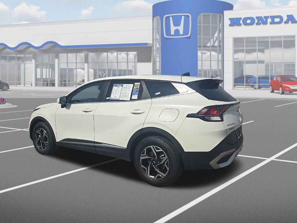 Used 2024 Kia Sportage LX image 6