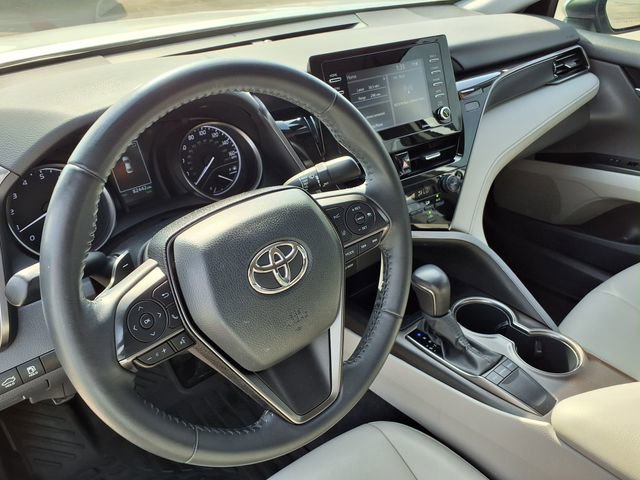 Used 2022 Toyota Camry SE w/ Convenience Package image 4