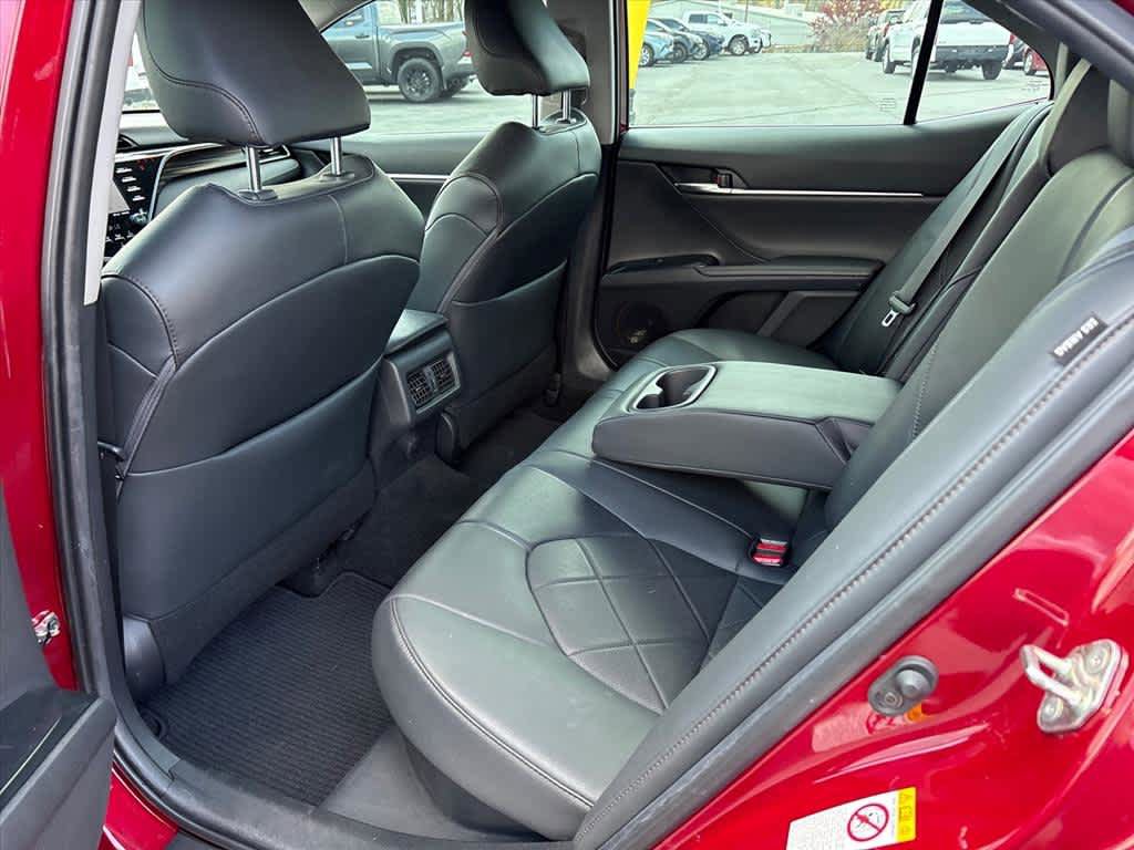 Used 2019 Toyota Camry XLE w/ Sunroof Package FWD image 9