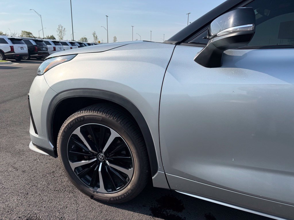 Used 2021 Toyota Highlander XSE FWD image 32