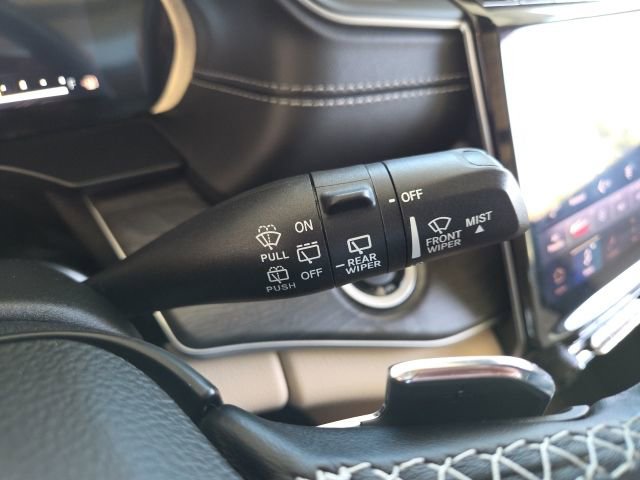 Used 2022 Jeep Grand Cherokee L Limited w/ Luxury Tech Group II image 65