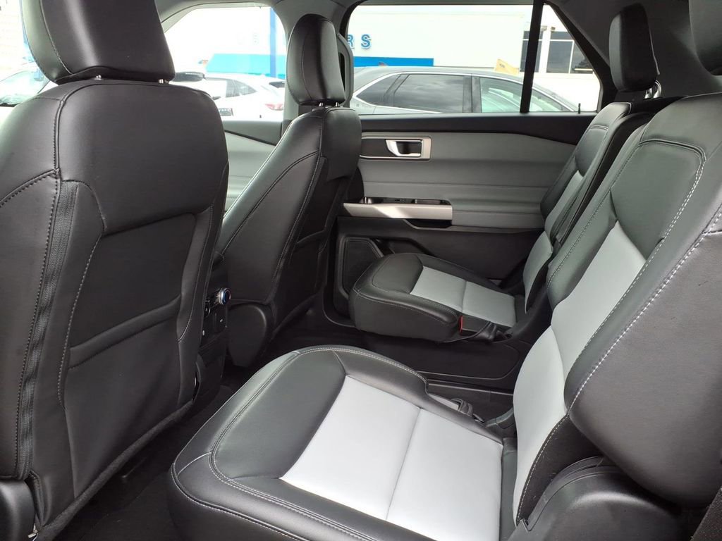Used 2024 Ford Explorer XLT w/ Equipment Group 202A AWD/4WD image 12