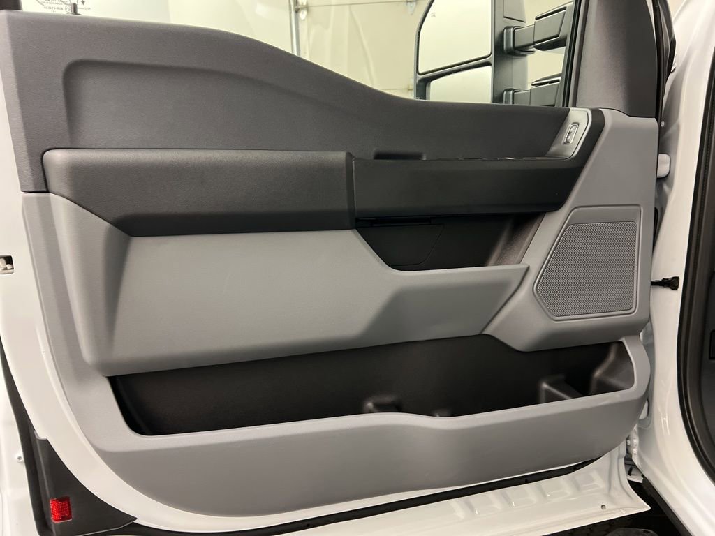 New 2026 Ford F350 XL w/ XL Chrome Package image 23