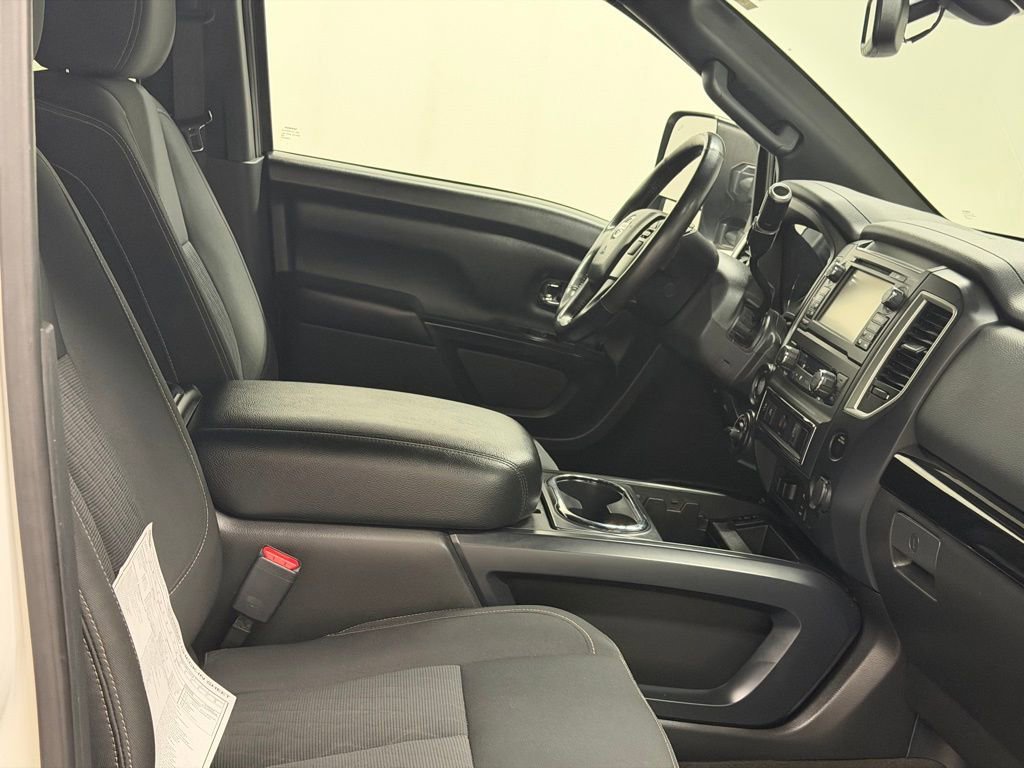 Used 2018 Nissan Titan S image 27