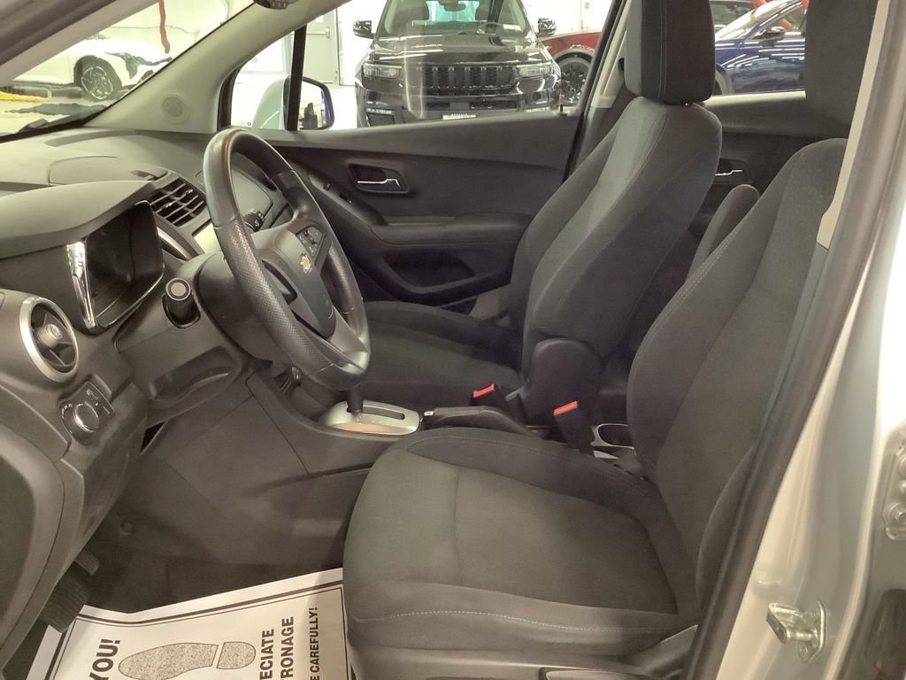 Used 2016 Chevrolet Trax LS AWD/4WD image 17