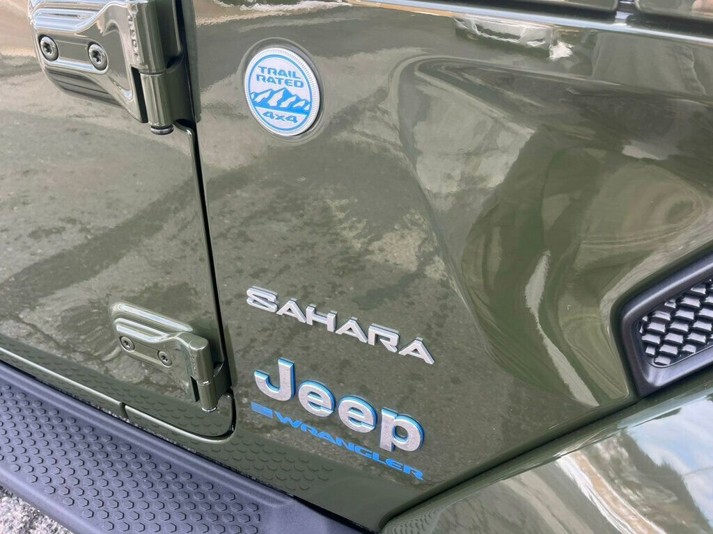 Used 2024 Jeep Wrangler Unlimited Sahara w/ Dual Top Group image 9
