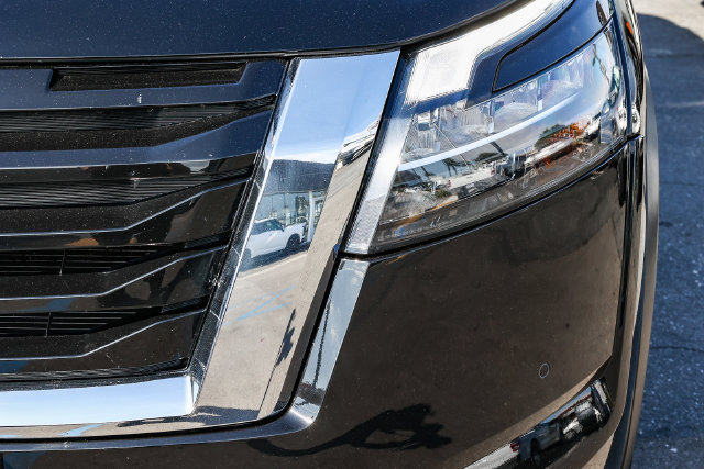 Used 2025 Nissan Pathfinder SL FWD image 10