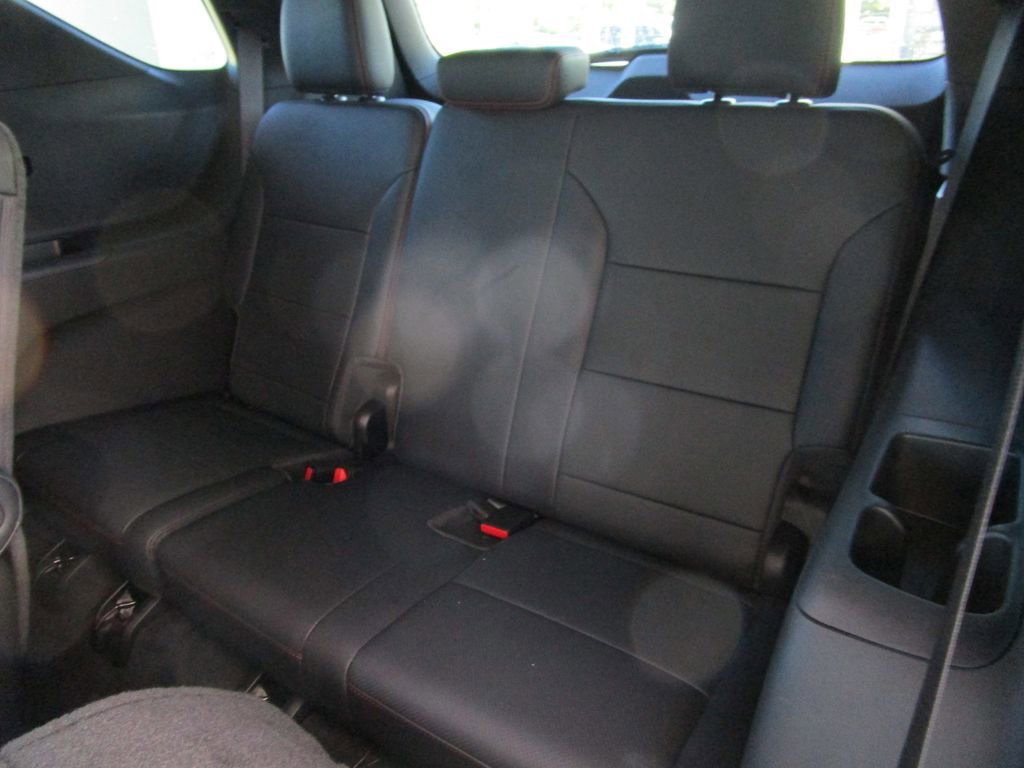 Used 2024 Chevrolet Traverse RS image 12