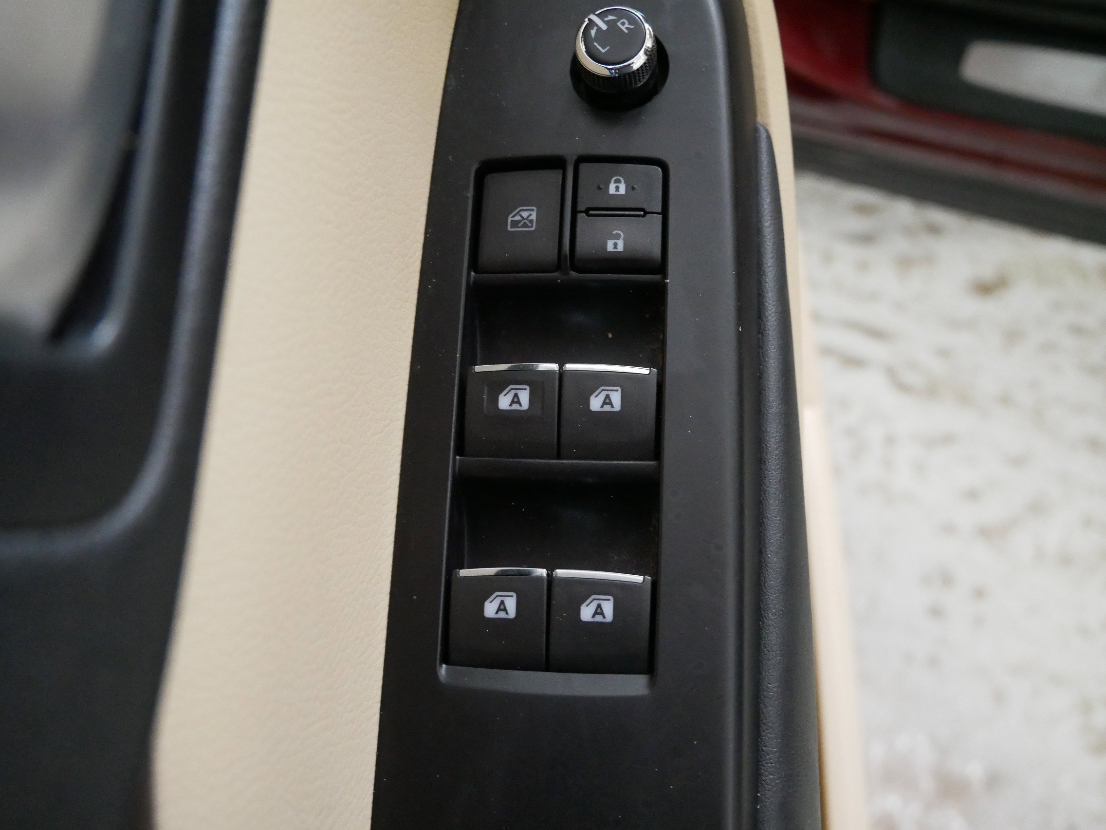 Used 2015 Toyota Highlander Limited image 19