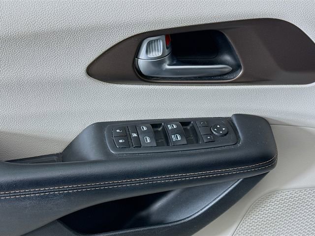 Used 2017 Chrysler Pacifica Touring Plus w/ Tire & Wheel Group image 17
