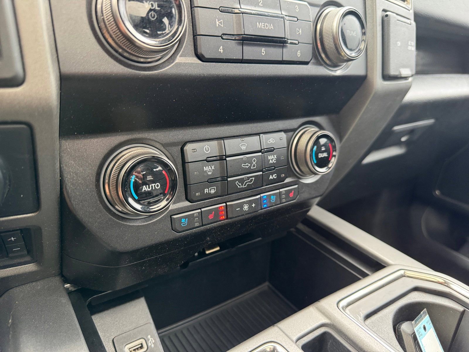 Used 2019 Ford F150 Raptor w/ Equipment Group 802A Luxury AWD/4WD image 26
