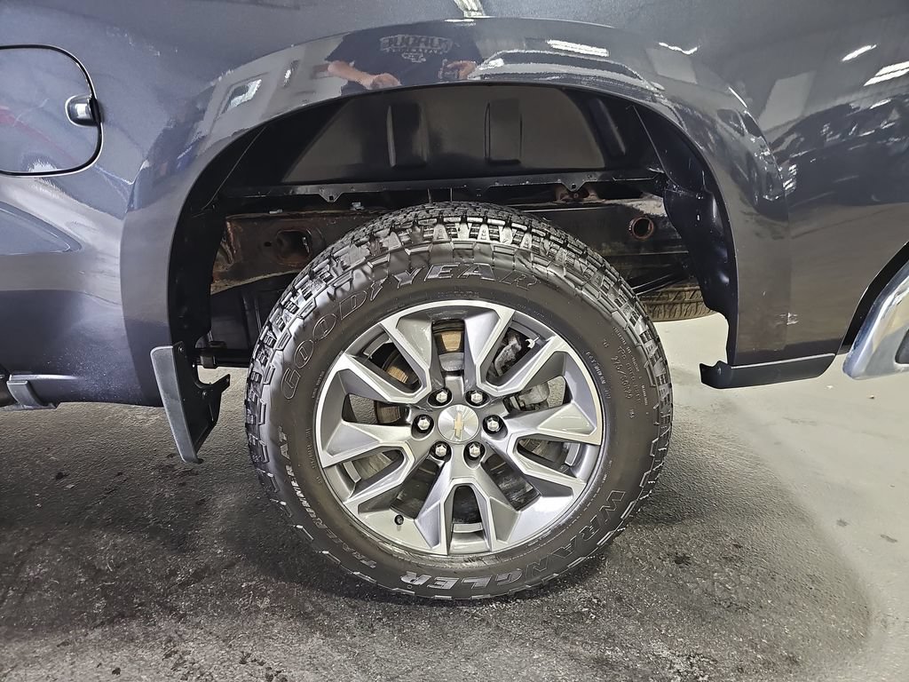 Used 2023 Chevrolet Silverado 1500 LT AWD/4WD image 33
