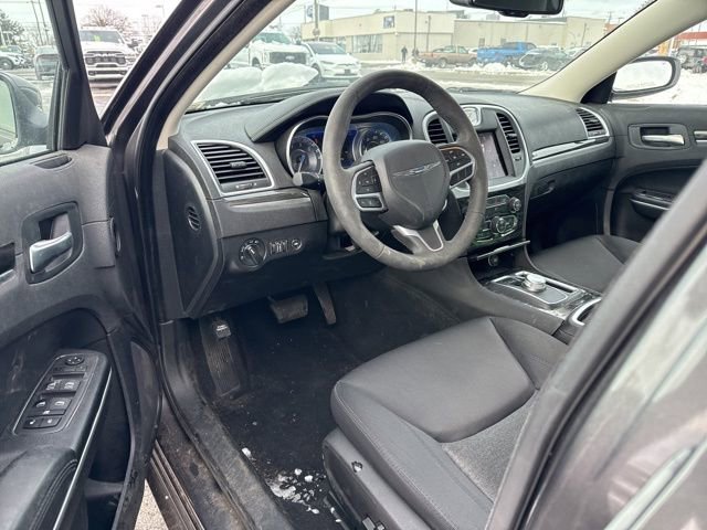 Certified 2022 Chrysler 300 Touring w/ Sport Appearance Package image 7