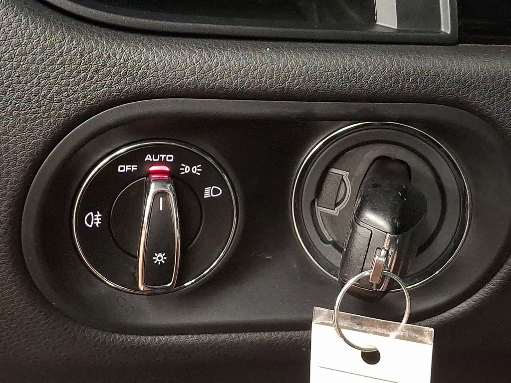 Used 2021 Porsche Macan Turbo image 18