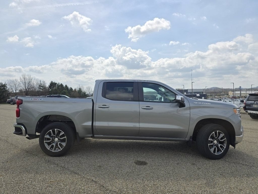 Used 2023 Chevrolet Silverado 1500 LT AWD/4WD image 15