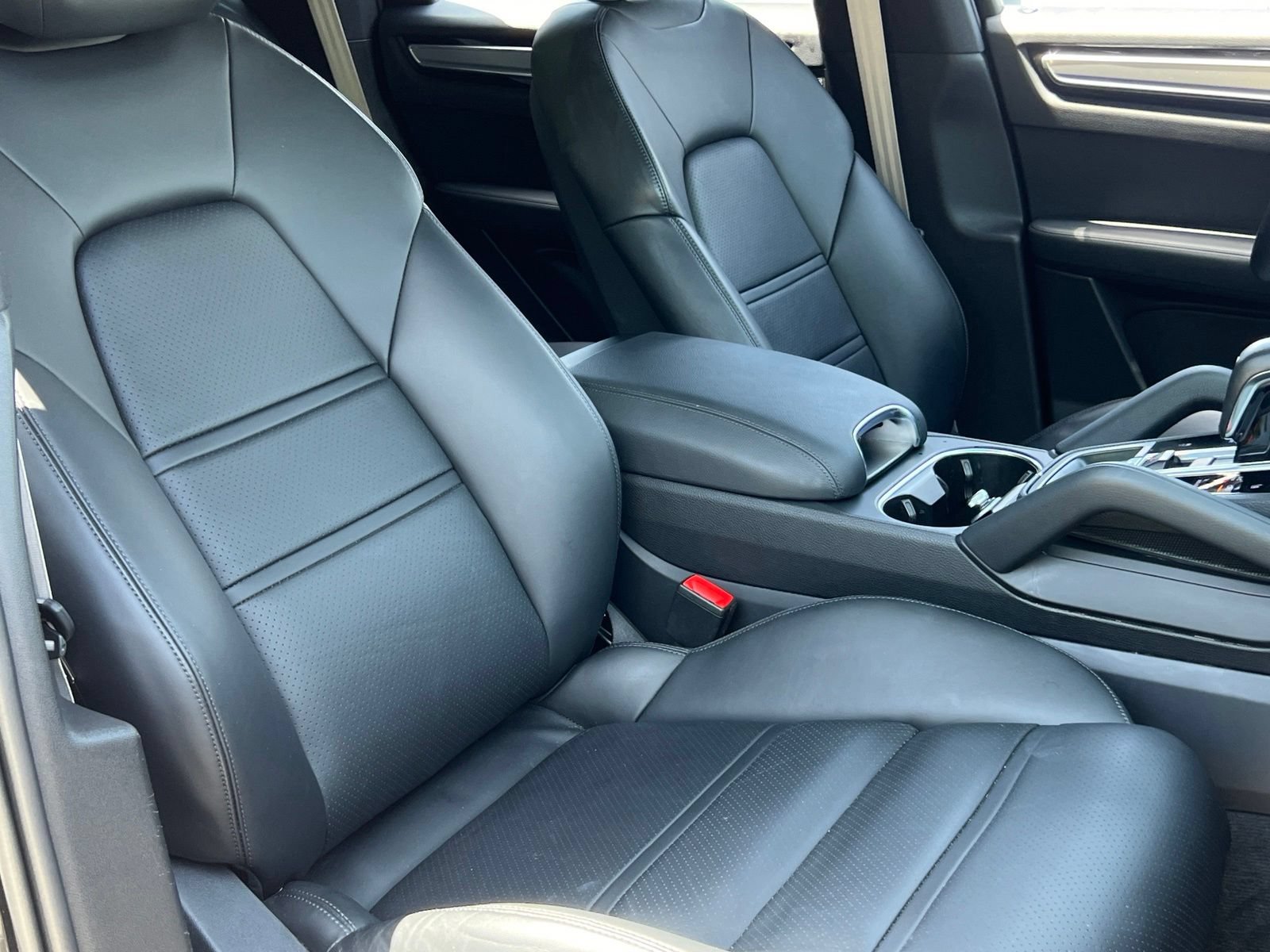 Certified 2022 Porsche Cayenne Platinum Edition AWD/4WD image 17