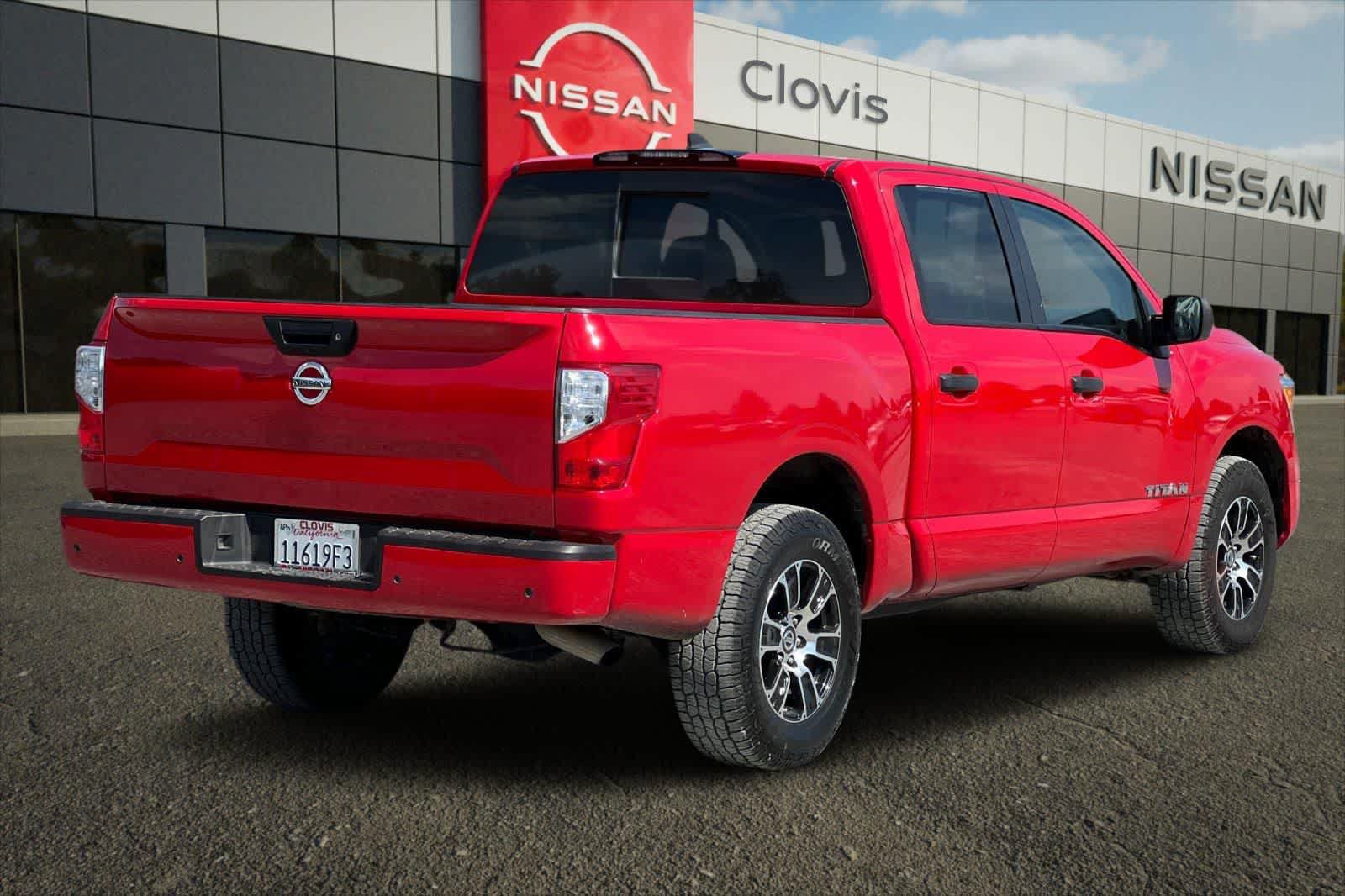 Used 2022 Nissan Titan SV AWD/4WD image 3