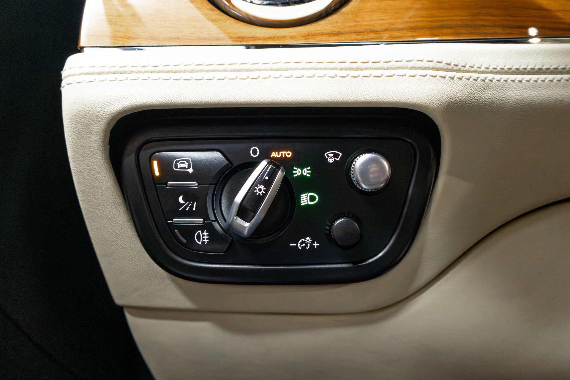 Used 2021 Bentley Bentayga w/ First Edition Specification AWD/4WD image 67