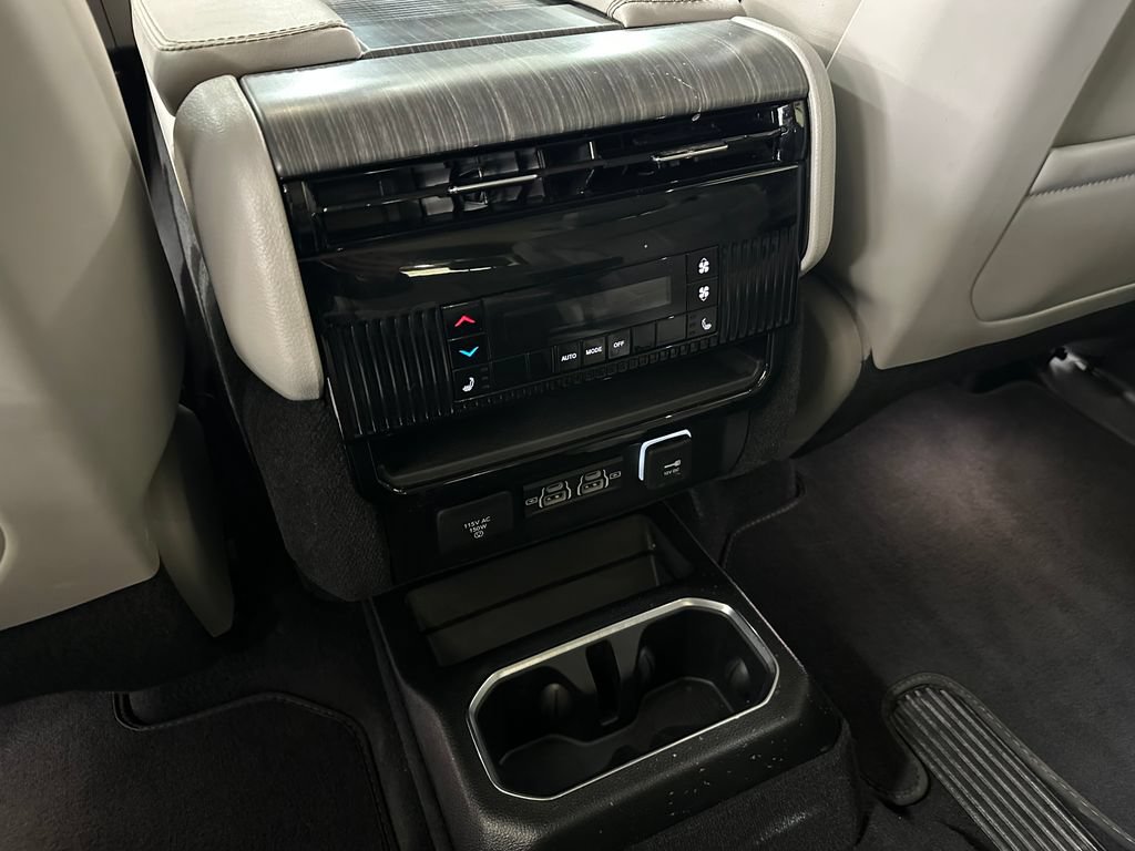 Certified 2024 Jeep Wagoneer Series III AWD/4WD image 40