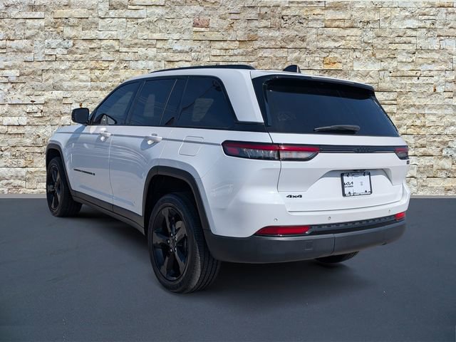 Used 2023 Jeep Grand Cherokee Altitude AWD/4WD image 4
