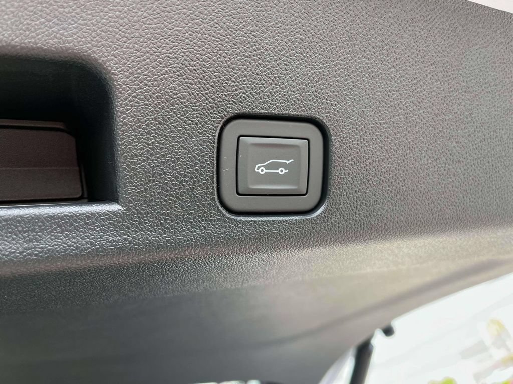 New 2027 GMC Acadia Denali Ultimate w/ LPO, Floor Liner Package AWD/4WD image 19