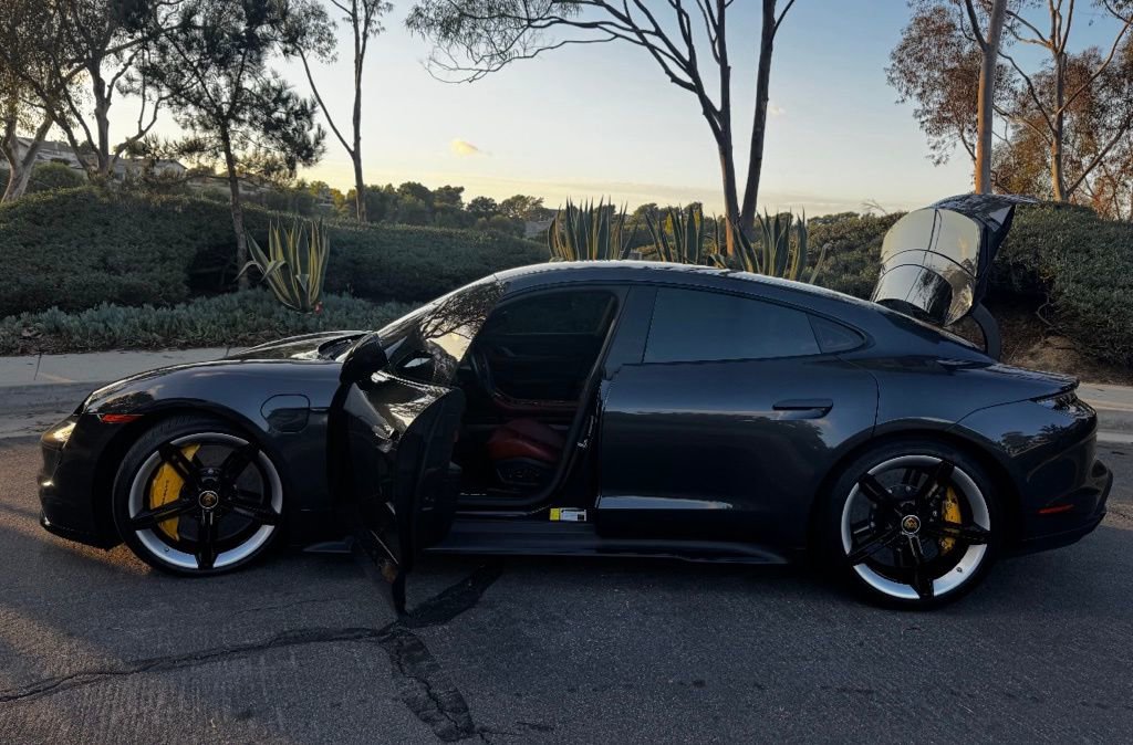 Used 2020 Porsche Taycan Turbo S image 4