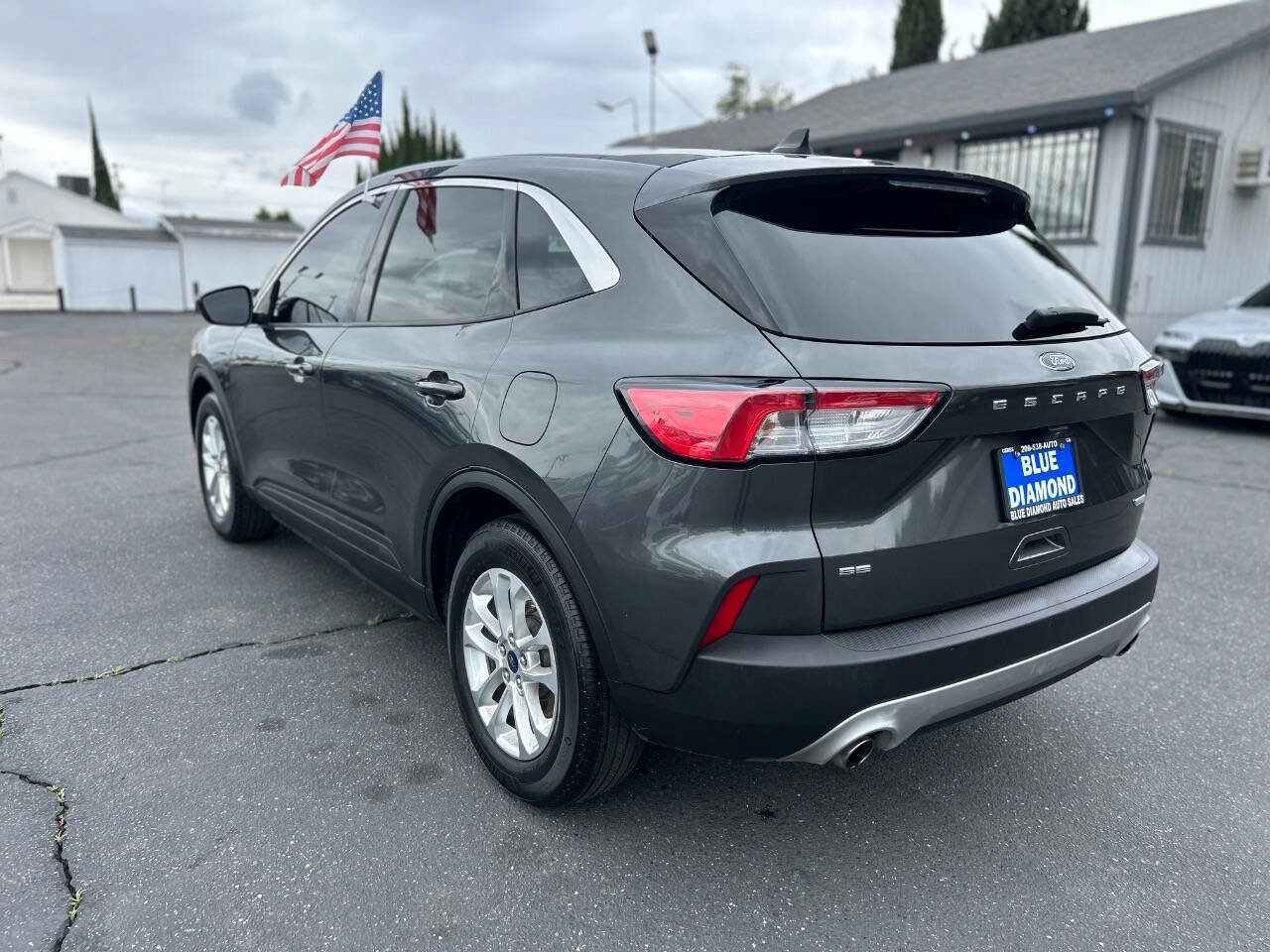 Used 2020 Ford Escape SE FWD image 4
