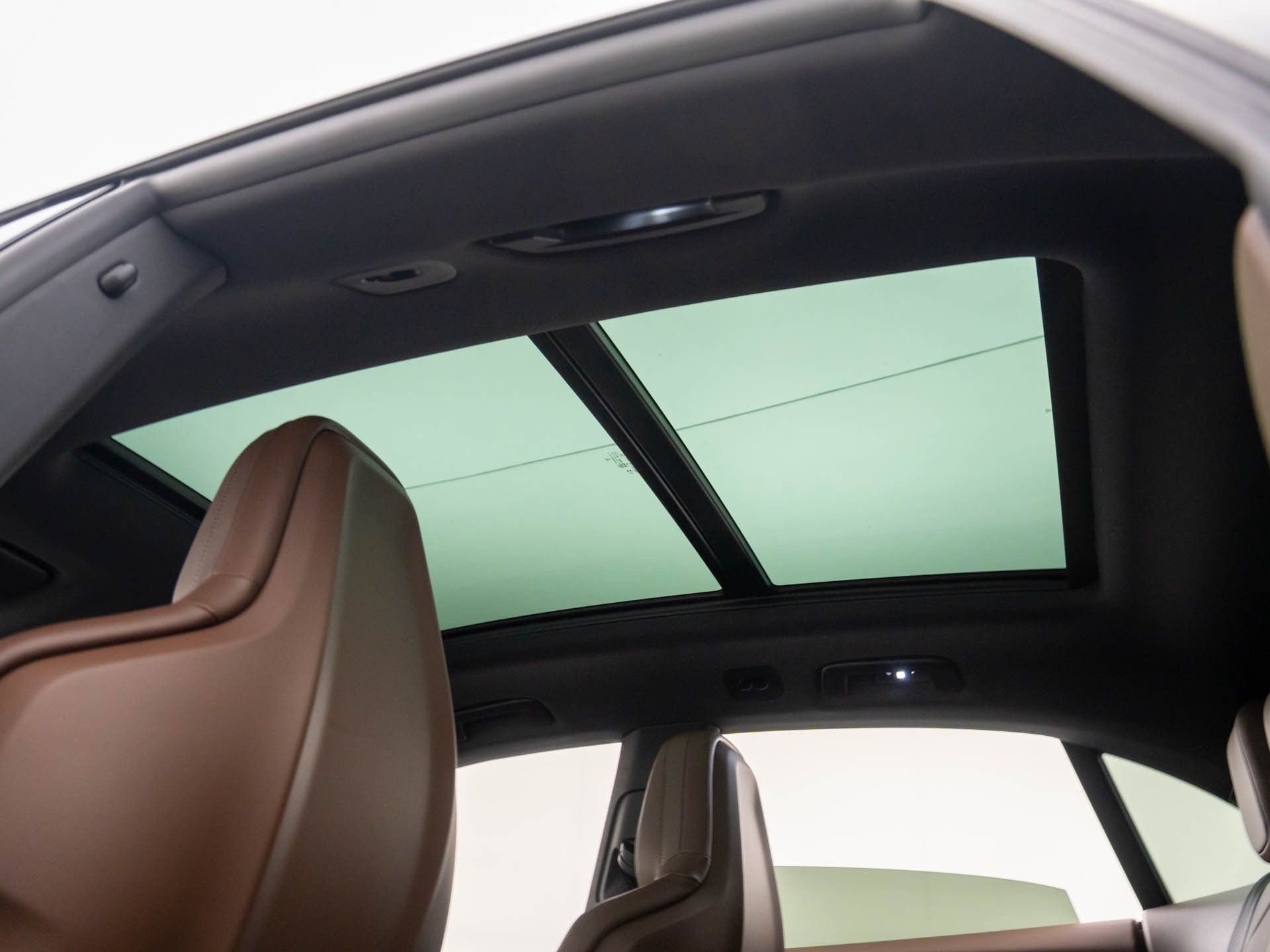 New 2025 Porsche Macan 4S Electric image 18