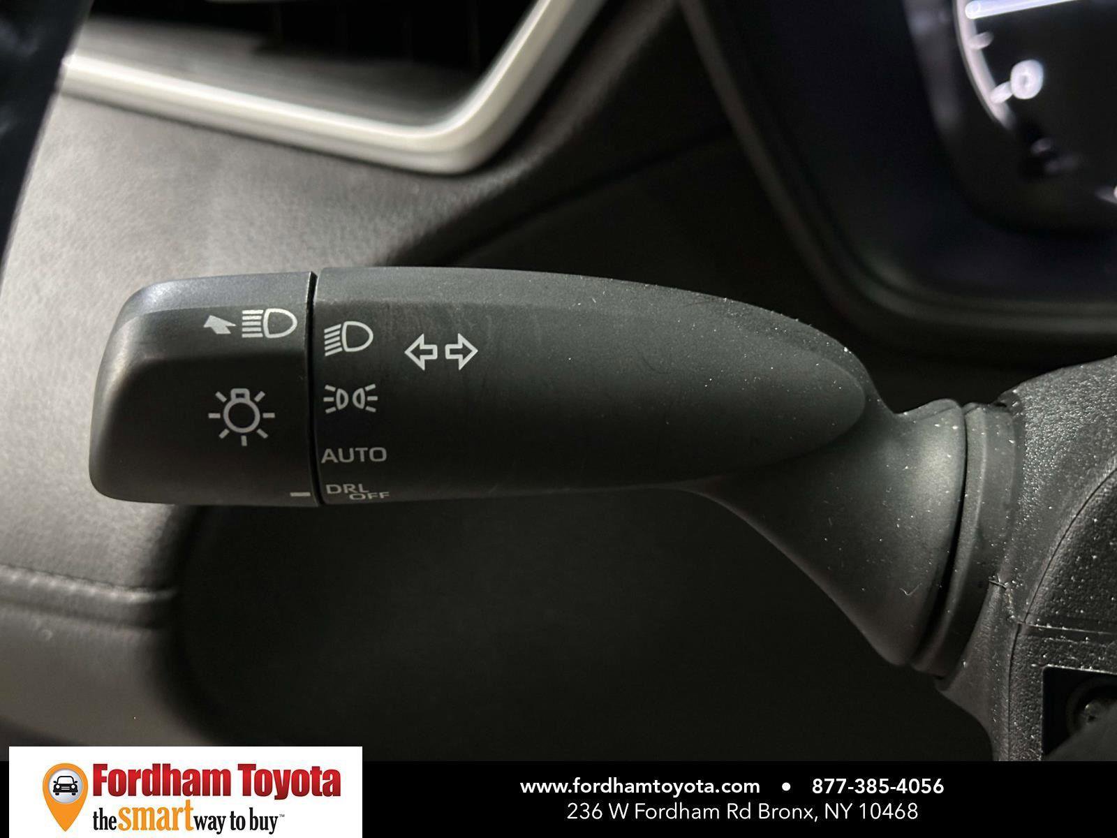 Used 2025 Toyota Corolla Cross LE image 30