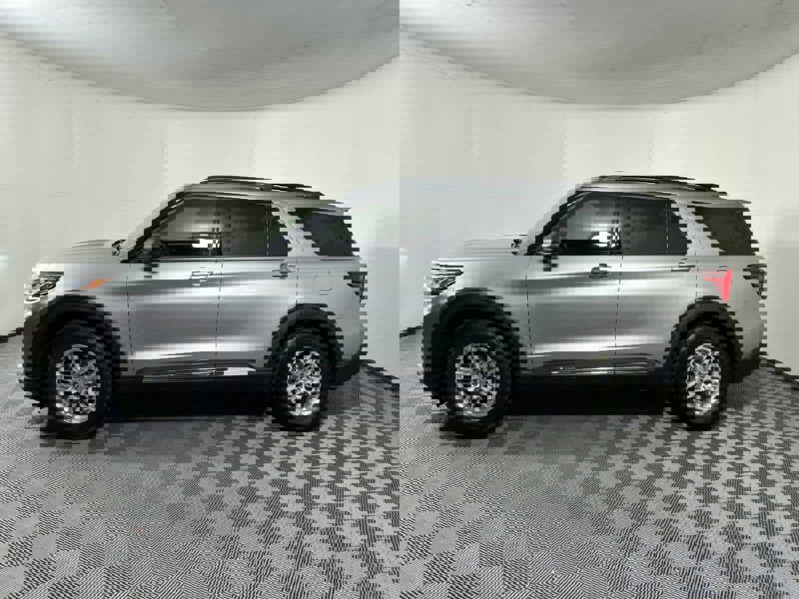 New 2025 Ford Explorer Active image 4