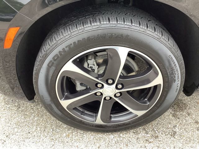 Used 2022 Buick Enclave Essence w/ Sport Touring Edition image 38