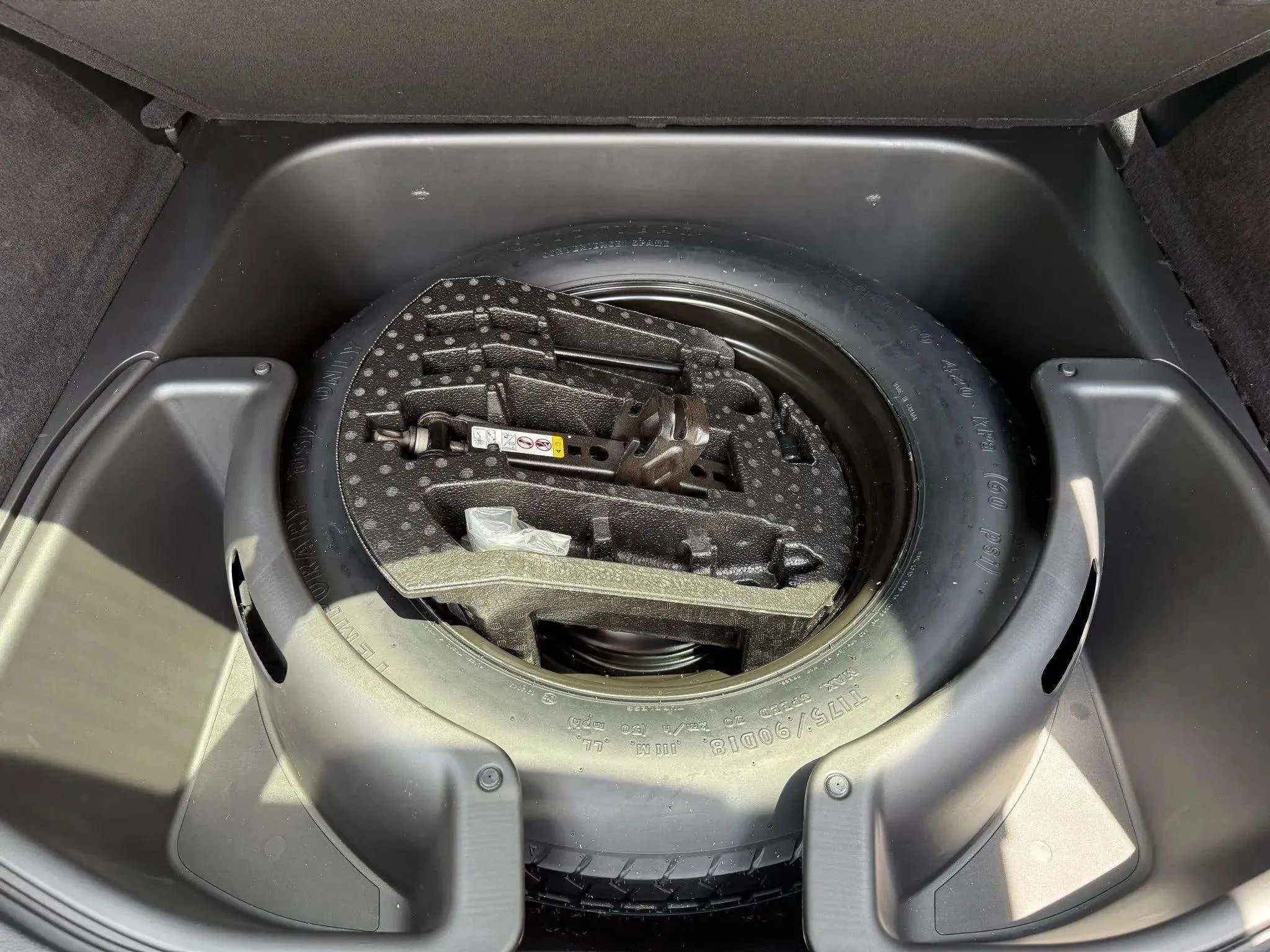 Used 2019 Jeep Grand Cherokee Limited image 16