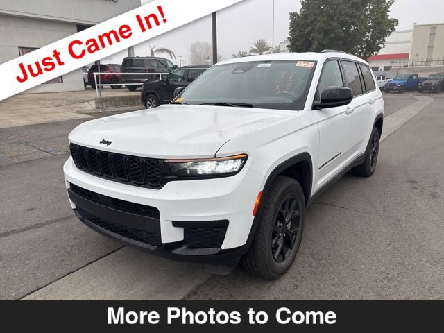 Certified 2024 Jeep Grand Cherokee L Laredo image 1