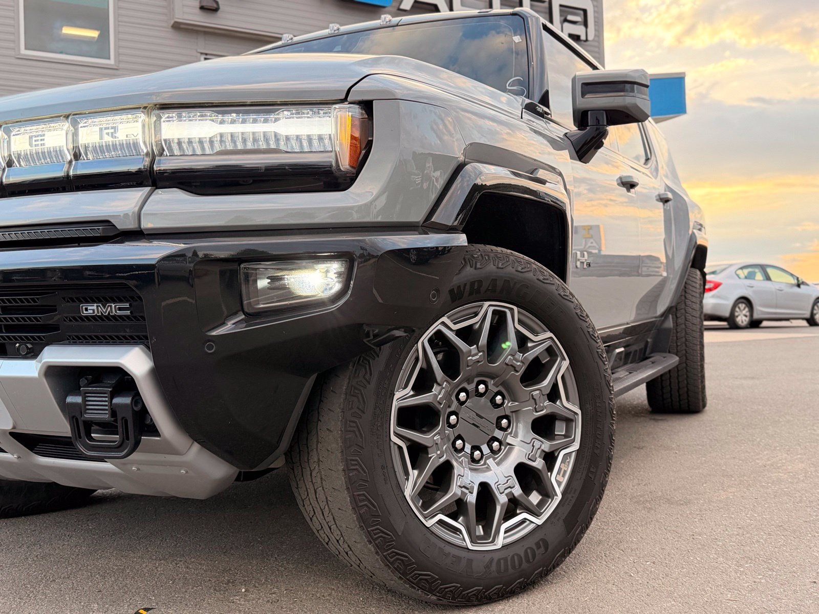 Used 2024 GMC Hummer EV 3X AWD/4WD image 5