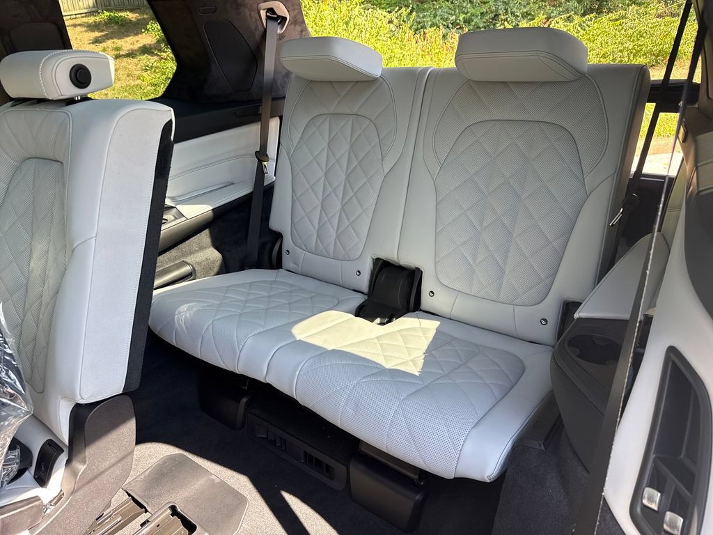 New 2027 BMW X7 xDrive40i w/ M Sport Package AWD/4WD image 24