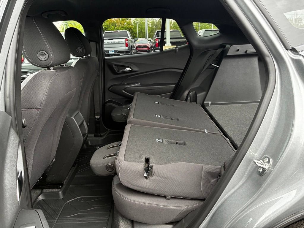 New 2026 Chevrolet Trax RS FWD image 21