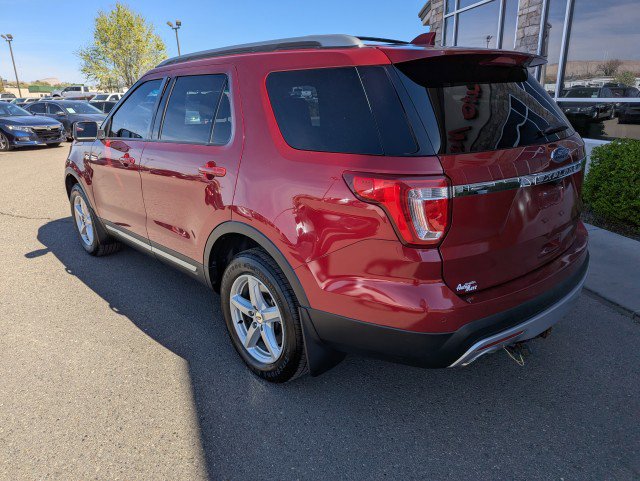 Used 2016 Ford Explorer XLT image 3
