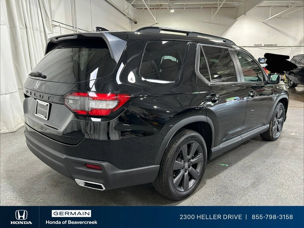 Used 2025 Honda Pilot Sport image 8