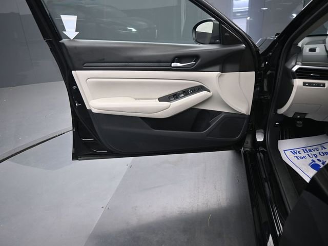 Used 2025 Nissan Altima 2.5 SV FWD image 9