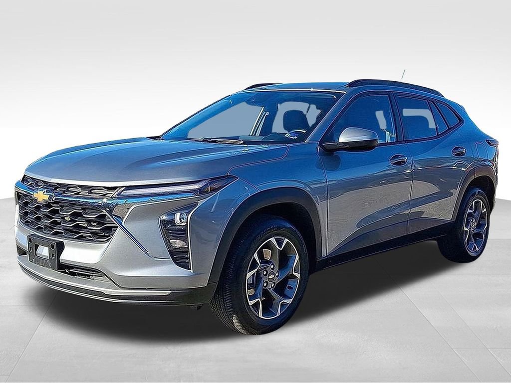 Used 2024 Chevrolet Trax LT w/ Driver Confidence Package image 3