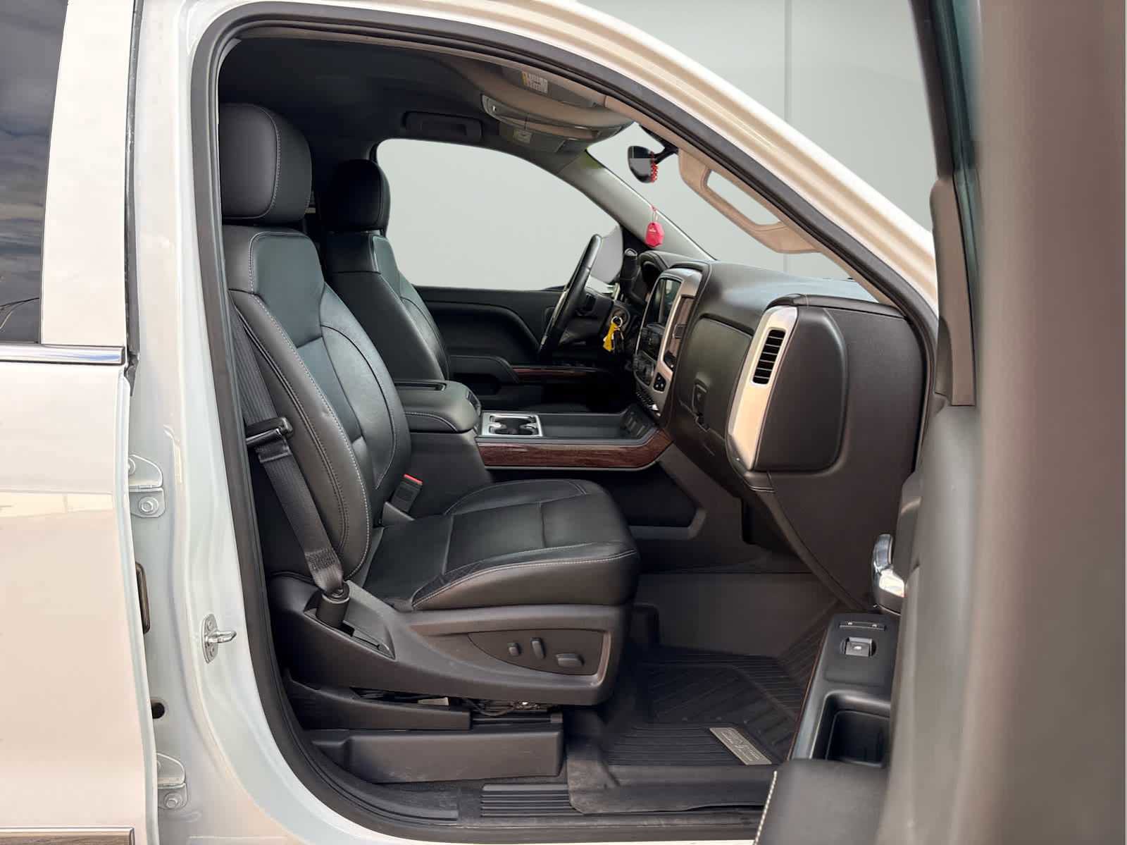 Used 2018 GMC Sierra 1500 SLT image 16