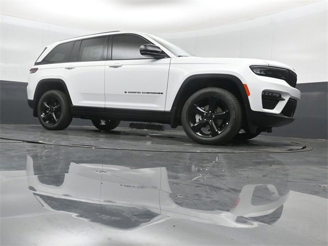 New 2025 Jeep Grand Cherokee Limited w/ Black Appearance Package image 33