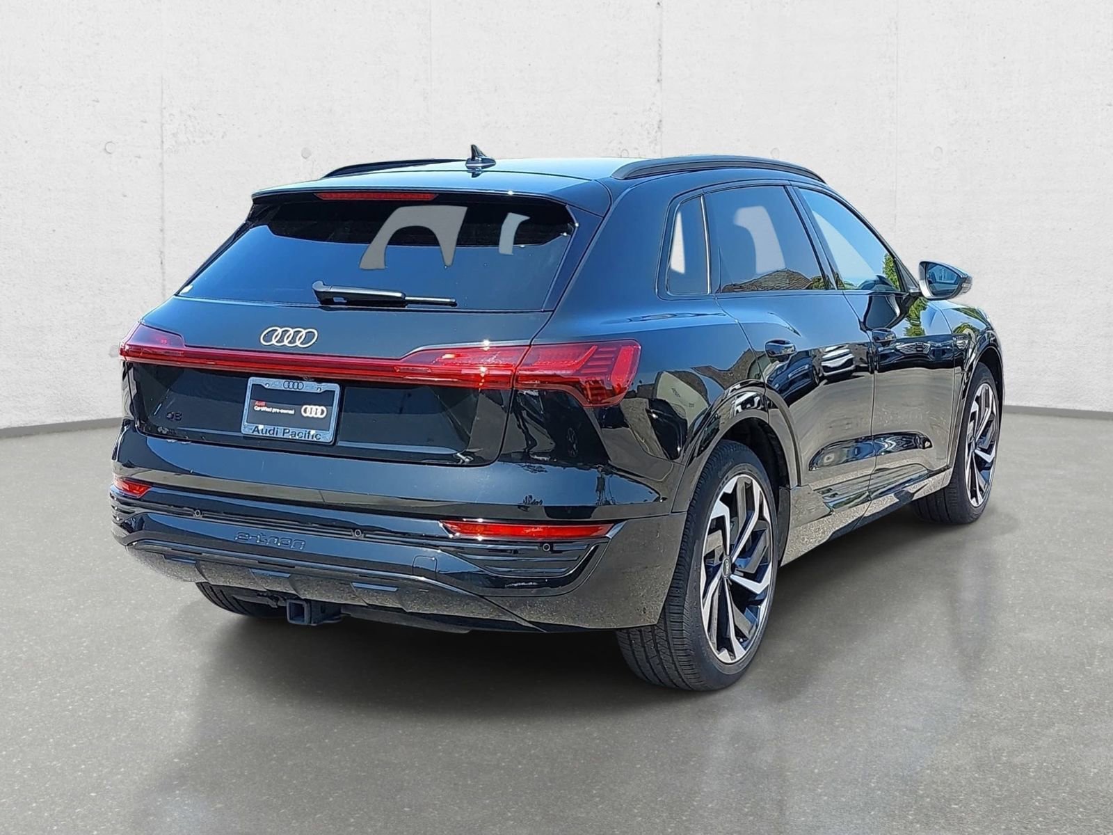 Used 2024 Audi Q8 e-tron Premium Plus w/ Premium Plus Package AWD/4WD image 5
