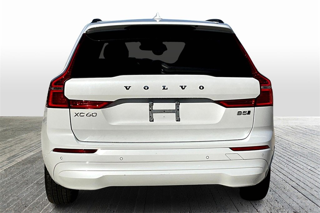 Used 2022 Volvo XC60 B5 Momentum w/ Advanced Package image 7