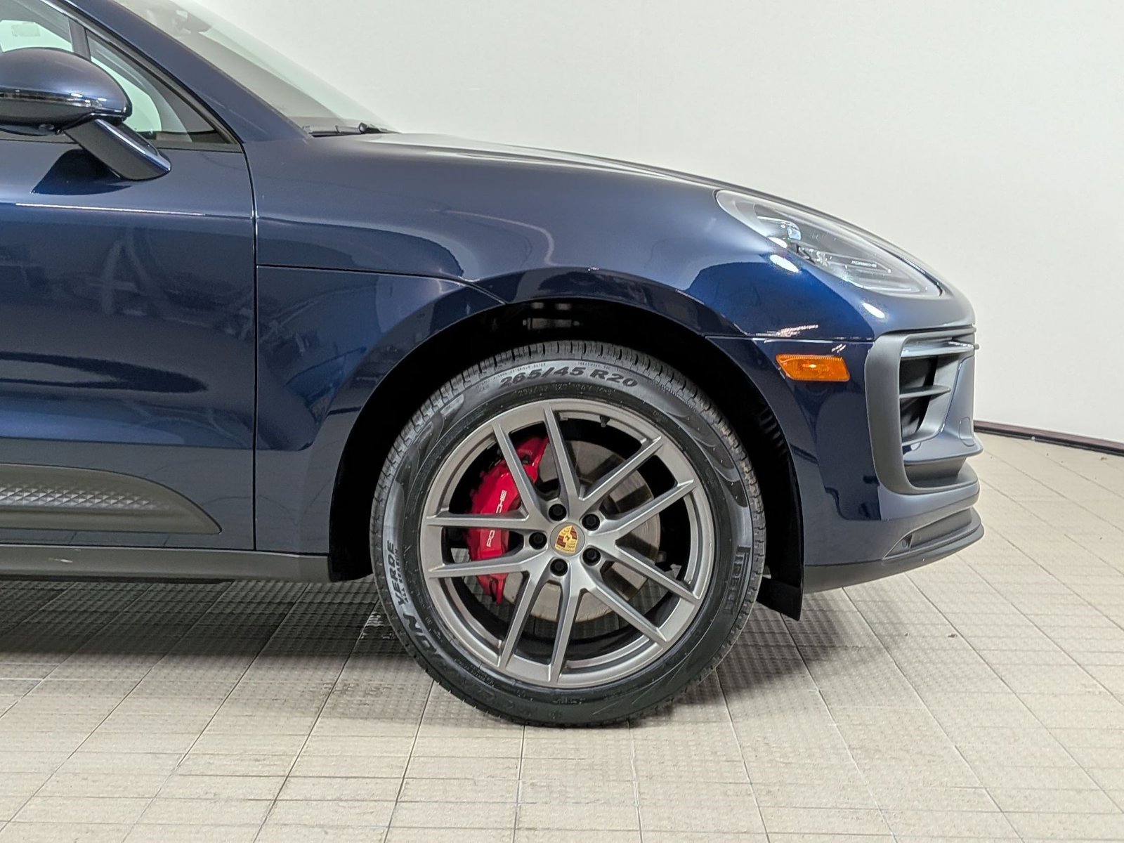 Certified 2022 Porsche Macan S AWD/4WD image 11
