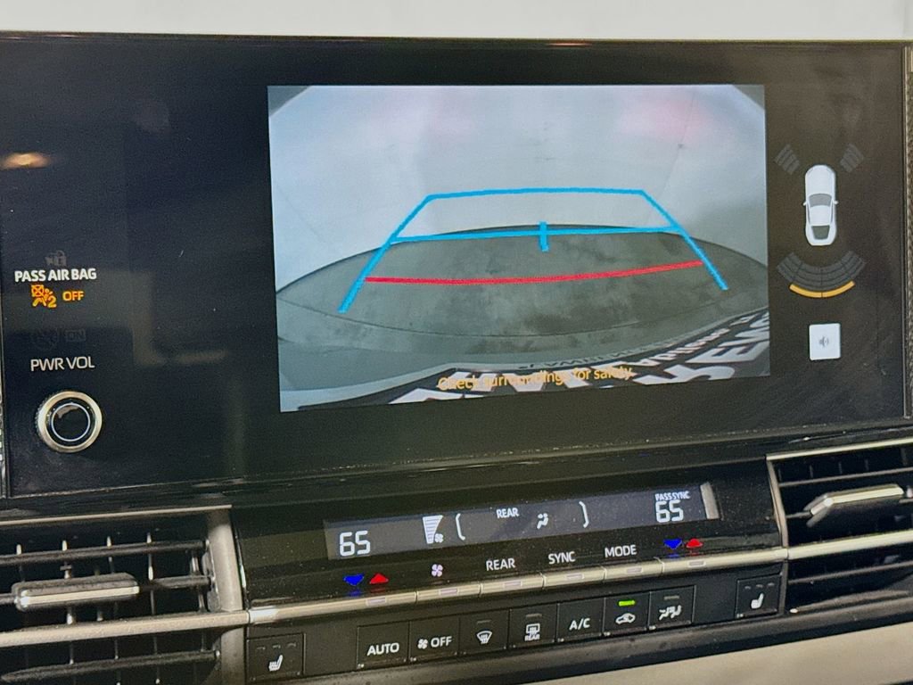 Used 2025 Toyota Sienna XLE image 12