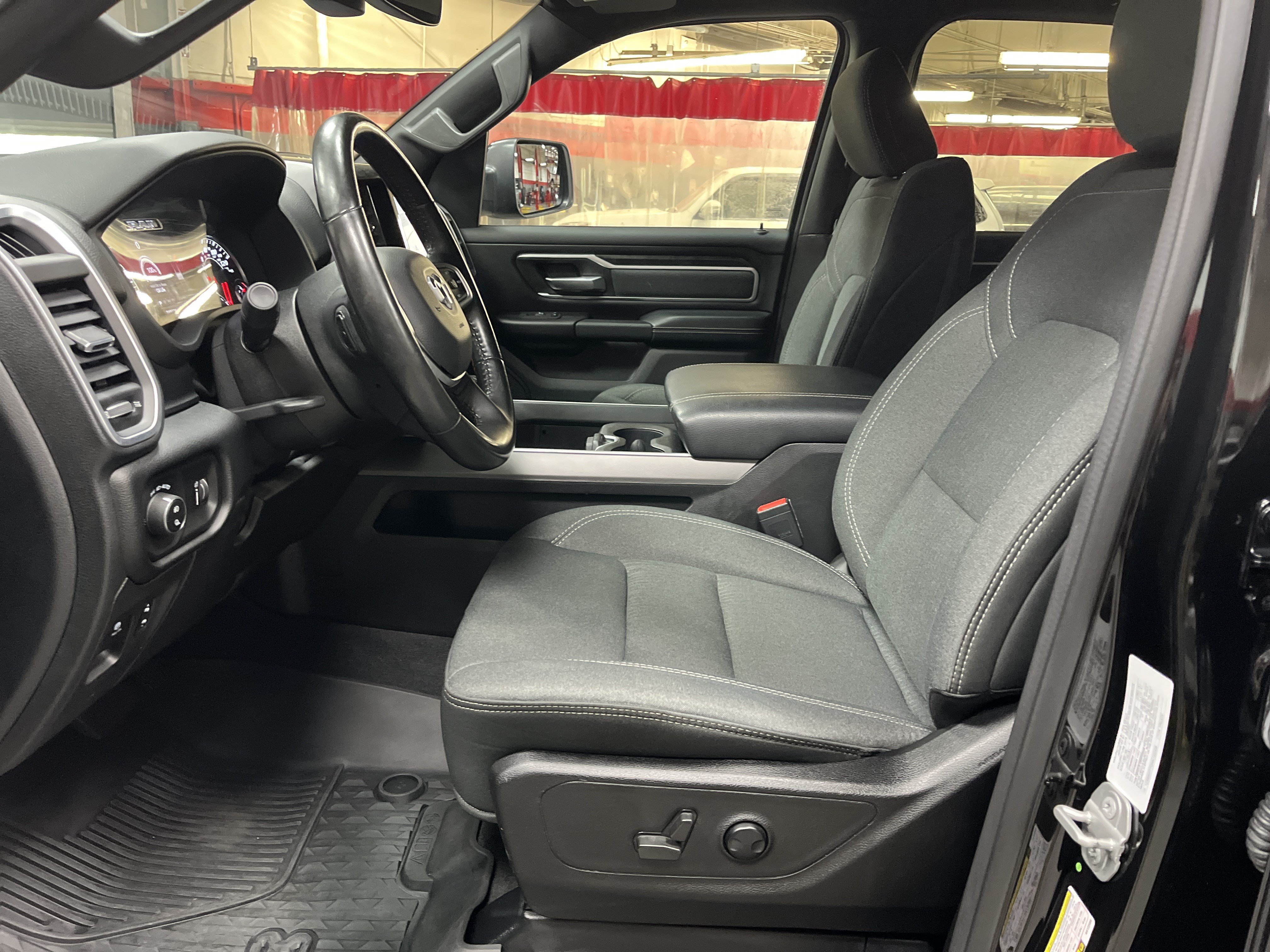 Used 2022 RAM 1500 Big Horn AWD/4WD image 16